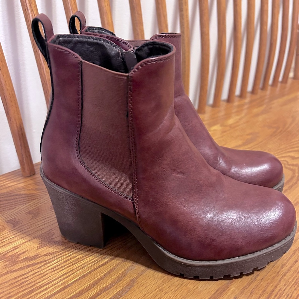 Vepose chunky heel boot size 7 women’s